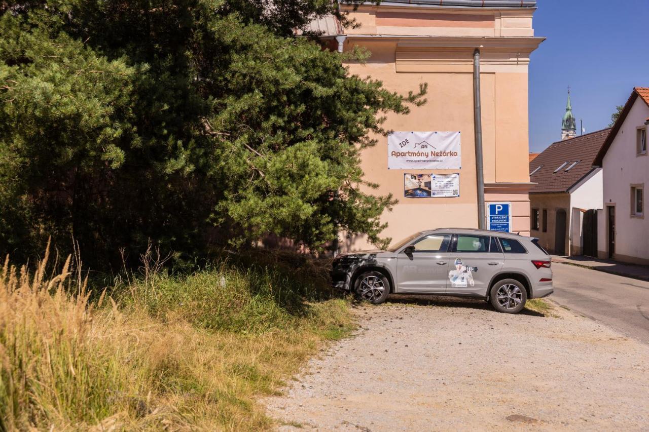 Apartmany Nezarka A Privatni Wellness Jindrichuv Hradec Exterior photo