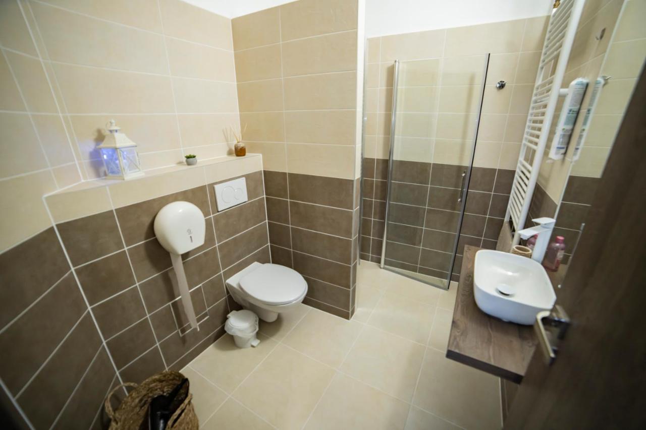 Apartmany Nezarka A Privatni Wellness Jindrichuv Hradec Exterior photo
