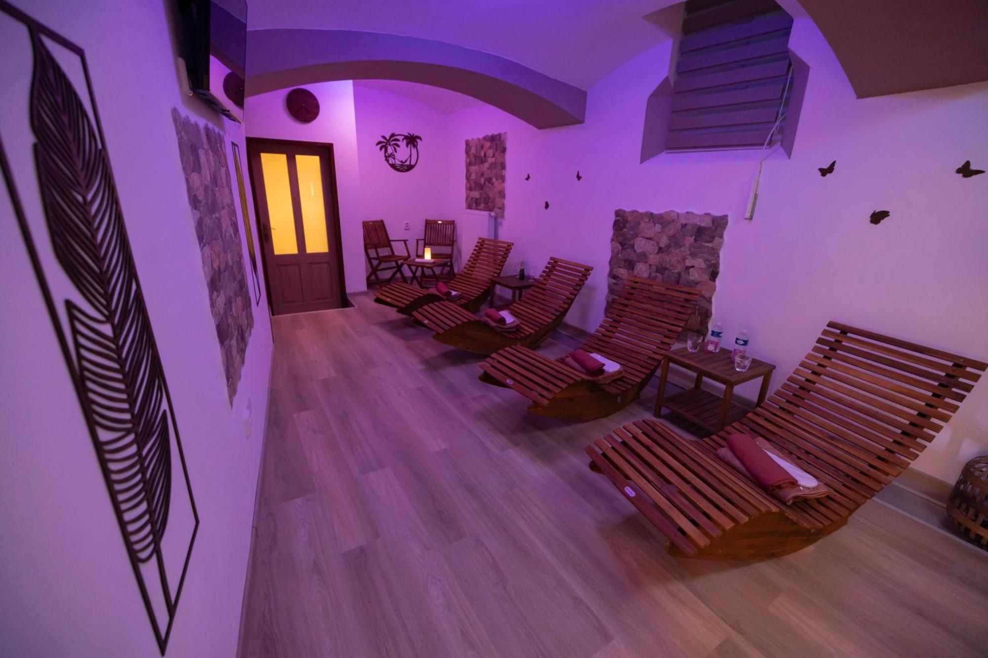 Apartmany Nezarka A Privatni Wellness Jindrichuv Hradec Exterior photo