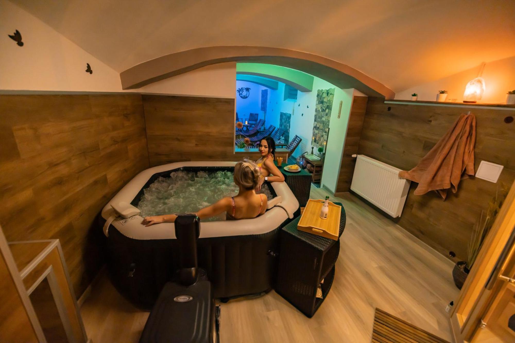 Apartmany Nezarka A Privatni Wellness Jindrichuv Hradec Exterior photo